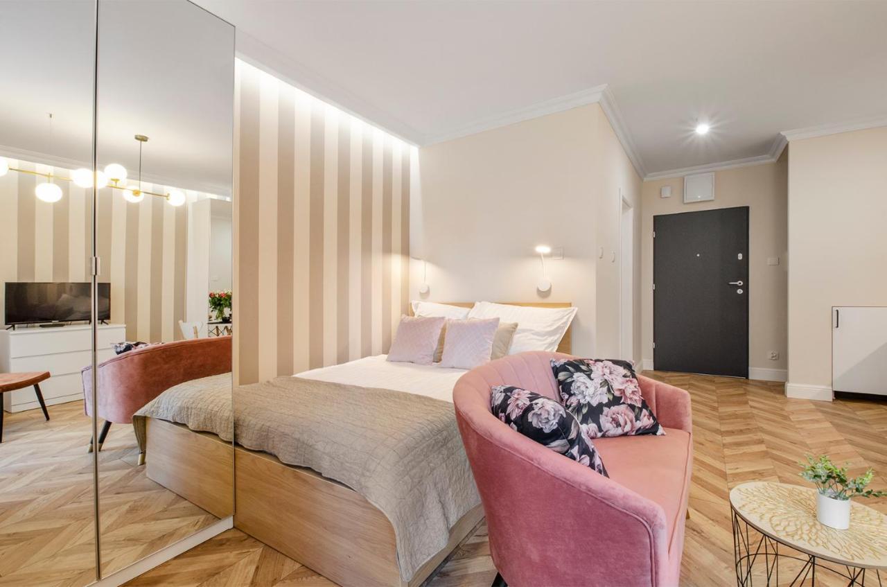 Sky Home- Rose Apartament -Manufaktura, Bezplatny Parking, Klima, Dostep Na Kod Lodž Exteriér fotografie